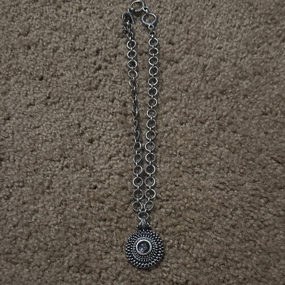 Elegant Silver Pendant Necklace